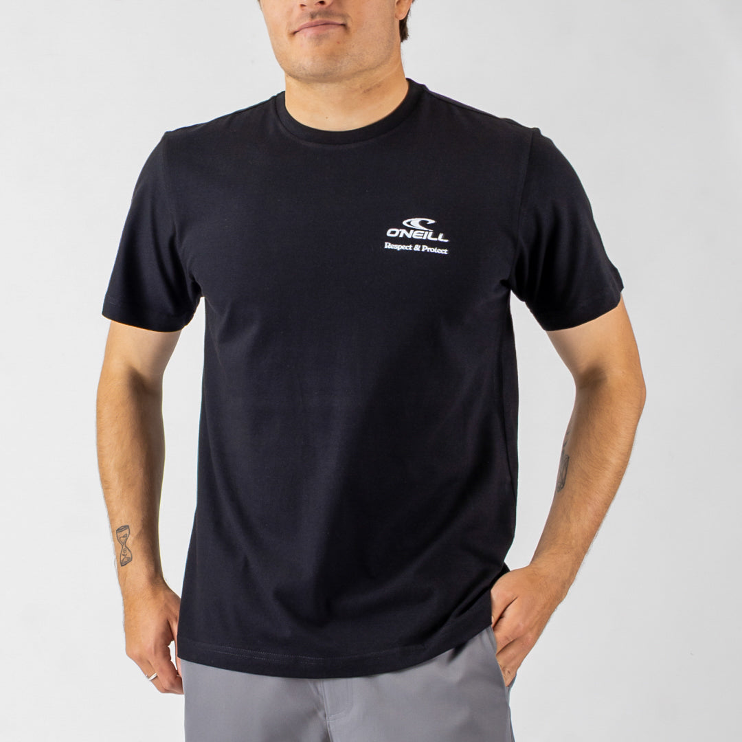 Man wearing a black O'Neill t-shirt with a logo on a gray background