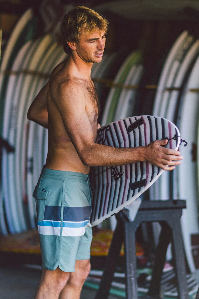 Cruzer Stripe Scallop 18" Boardshort